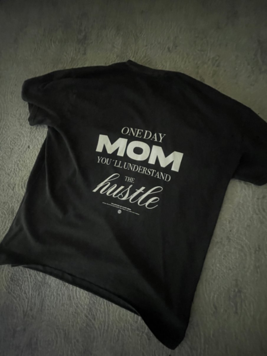 OFFLINE CLUB Shirt „One day Mom you'll understand the hustle" im Detail